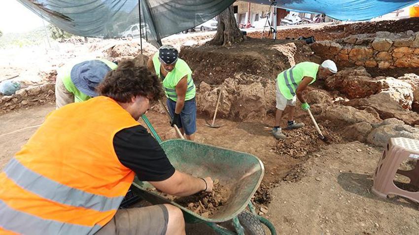 Roma ve Bizans ticaretinin kalbi Antalya'da atıyordu: Akdeniz'in dev antik limanı yeniden gün yüzüne çıkıyor