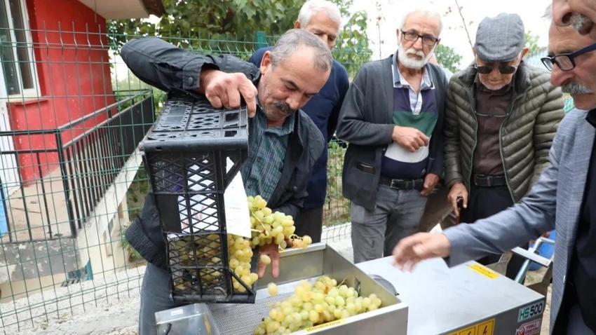 Hasat başladı, çiftçiye ücretsiz verildi! Bursa'da üretici bu makineyle güldü