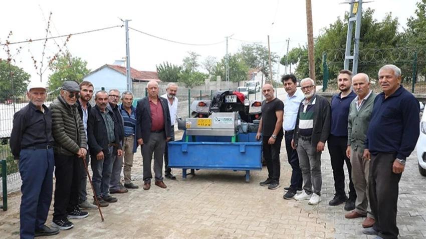 Hasat başladı, çiftçiye ücretsiz verildi! Bursa'da üretici bu makineyle güldü