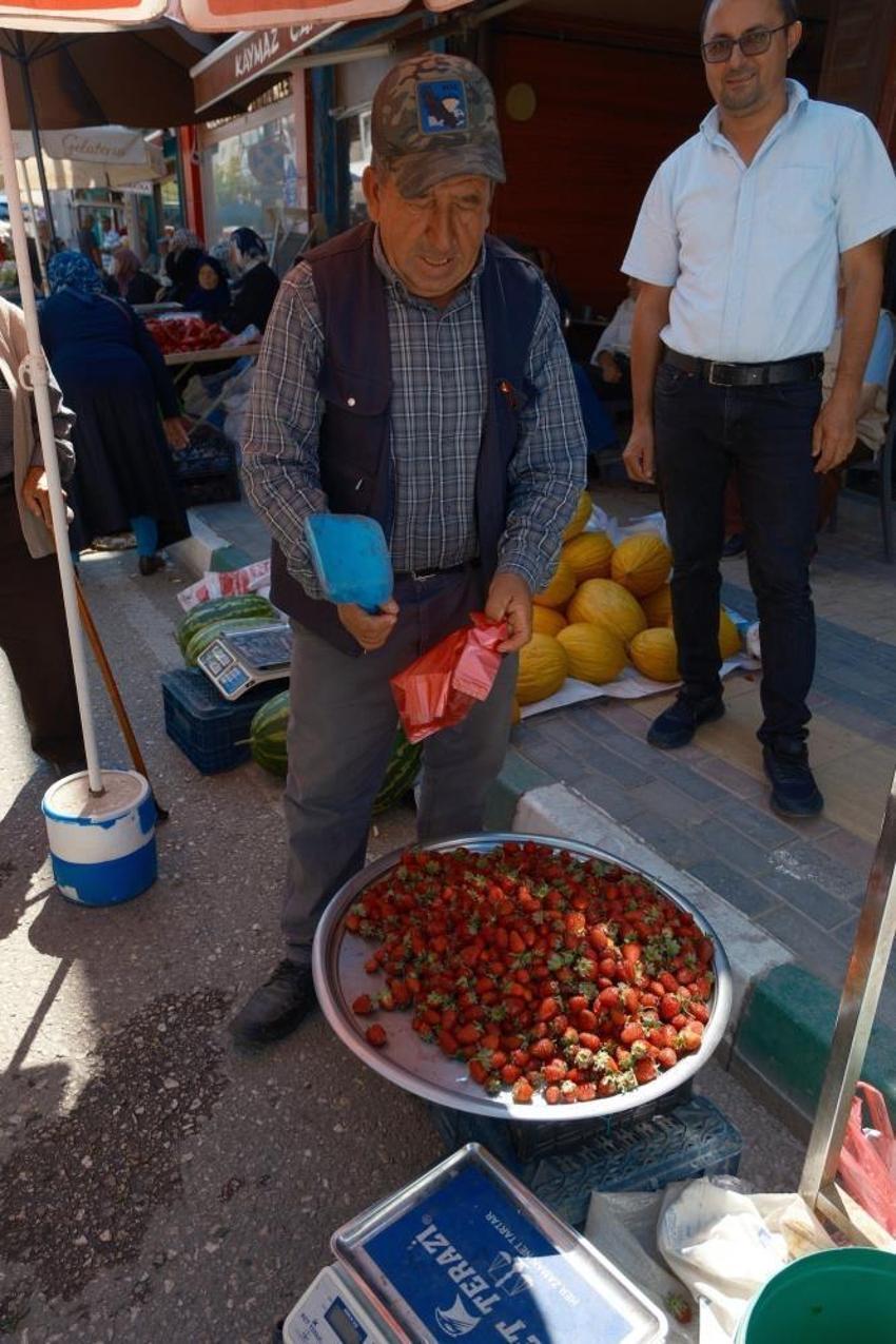 Bursa Orhaneli'nde peynir altı suyunu tarımda kullandılar! Özel gübre ile üretilen meyve ve sebzeler 700 yıllık pazarda satılıyor