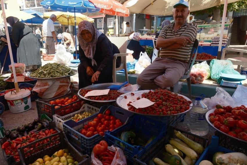 Bursa Orhaneli'nde peynir altı suyunu tarımda kullandılar! Özel gübre ile üretilen meyve ve sebzeler 700 yıllık pazarda satılıyor