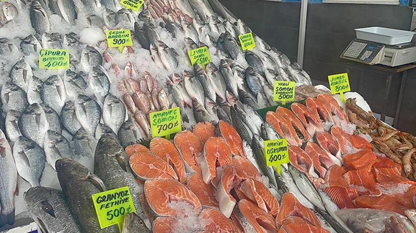 Egeli balıkçılar sezon açılışından memnun! Denizin bereketi tezgahlara aktı