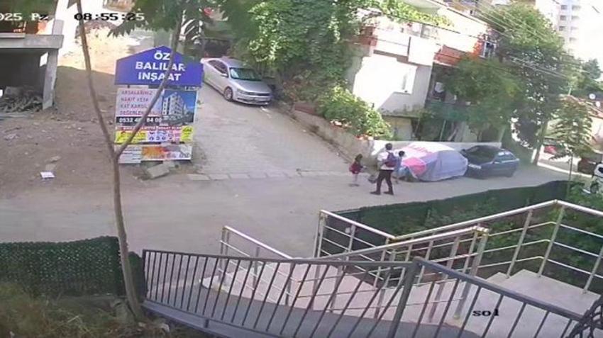 Kocaeli'nde ara sokakta hız yapan araç sürücüsünü uyaran babaya tokat atan şahsa tepki yağdı