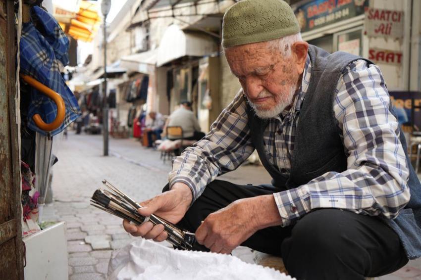 Azmin yaşı yok dedirten hikaye: 96'sında bile işinin başında!