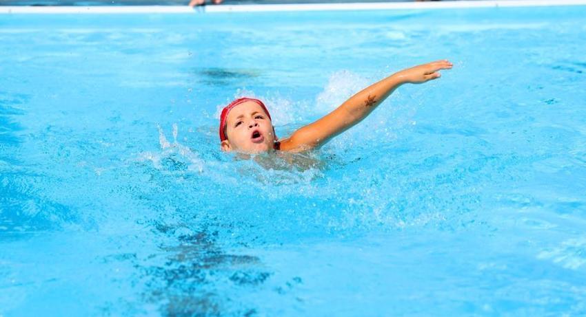 Adana'da 11 binden fazla çocuk ve genç yüzme öğrendi