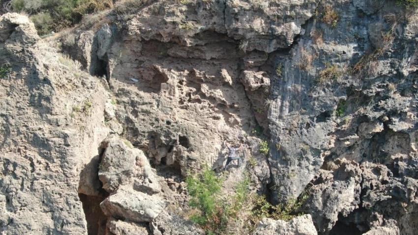 Hastalığına şifa ararken meslek sahibi oldu! Falezlerde düz yolda yürür gibi yürüyor, gören itfaiyeyi arıyor