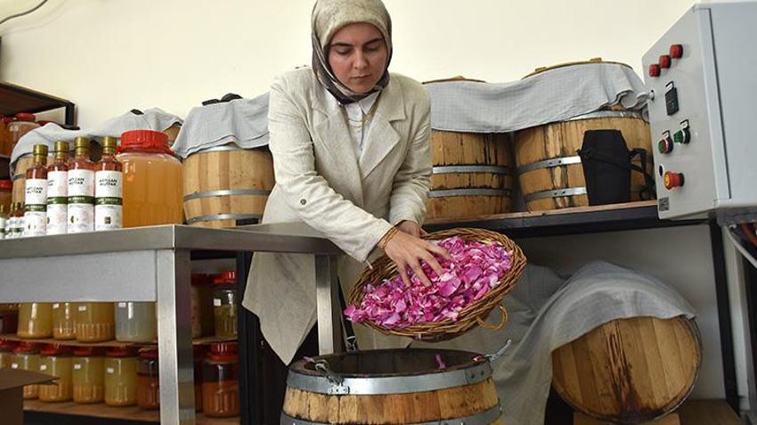 Evde başladı şimdi yurt dışından gelen siparişlere yetişemiyor!