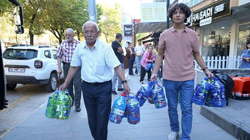 Kastamonu'da dede ile torunun engelliler için verdiği mücadele örnek oldu! Dur durak bilmeden kapak topluyorlar