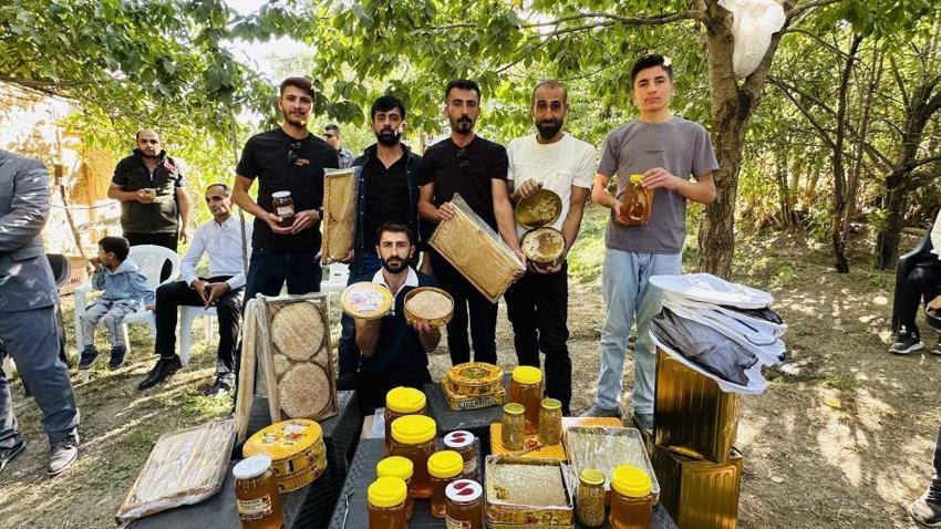 Hakkari'de bu köyde herkes hayvancılığı bırakıp bu işi yapmaya başladı: Hasat başladı, verim yüz güldürüyor