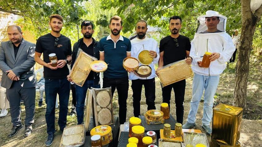 Hakkari'de bu köyde herkes hayvancılığı bırakıp bu işi yapmaya başladı: Hasat başladı, verim yüz güldürüyor