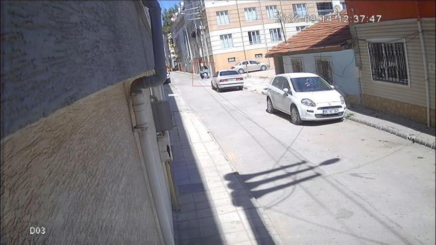 Çocuk altınları pencereden attı, baba yana yakıla arıyor! Eskişehir'de can yakan görüntü!