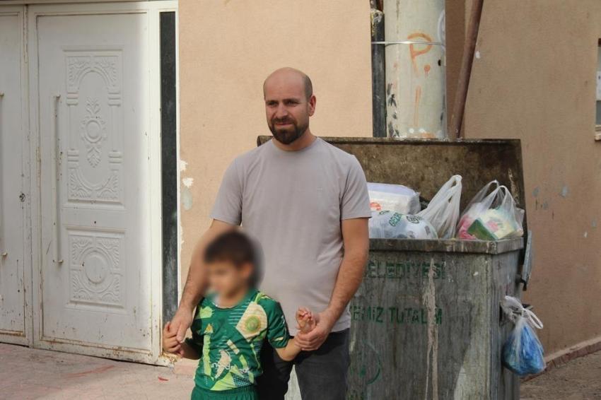 Çocuk altınları pencereden attı, baba yana yakıla arıyor! Eskişehir'de can yakan görüntü!