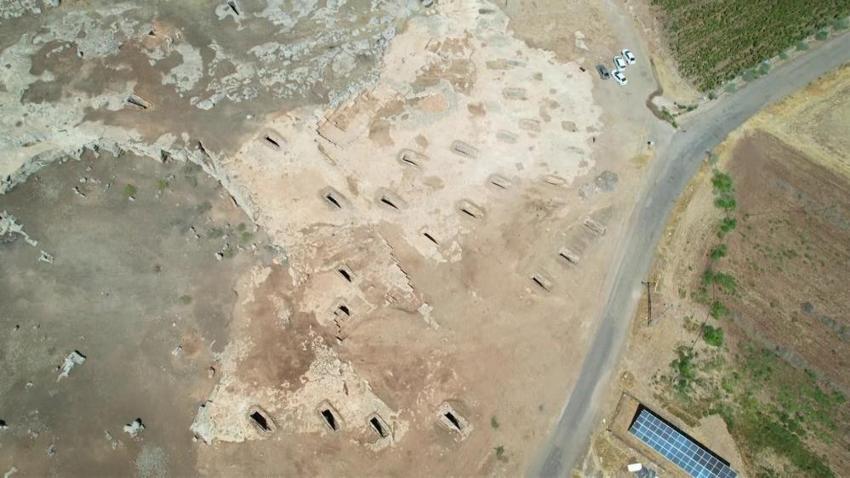 Adıyaman'da 40 odaya girildi: Vurulan her kazmada bir parça hazine çıktı! Kazı yol üzerinde başladı
