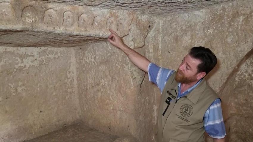 Adıyaman'da 40 odaya girildi: Vurulan her kazmada bir parça hazine çıktı! Kazı yol üzerinde başladı