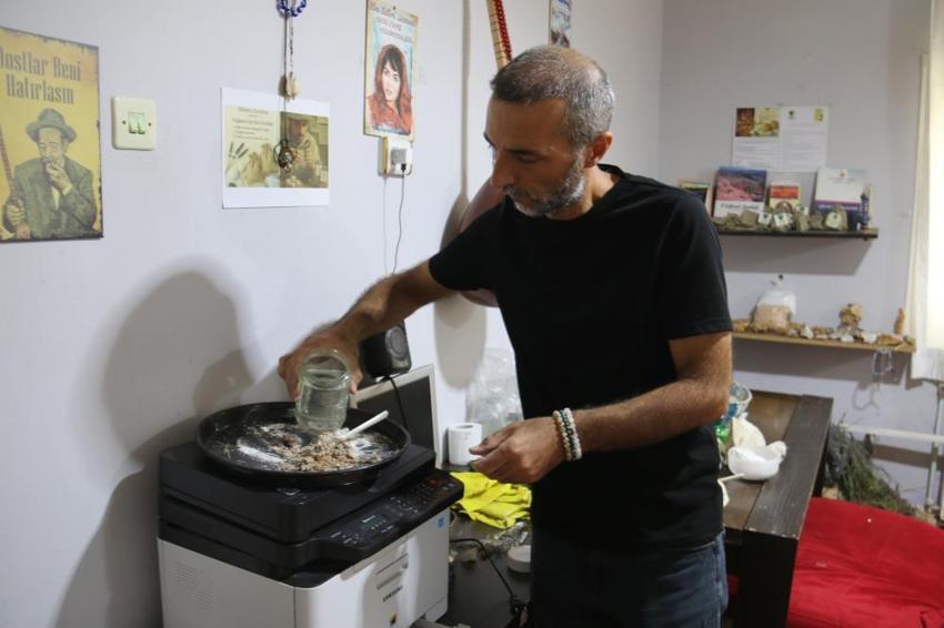 Sivas'ta jeoloji mühendisi bitkilerin kokusunu takip etti! Keşif yaparken girişimciliğe adım attı