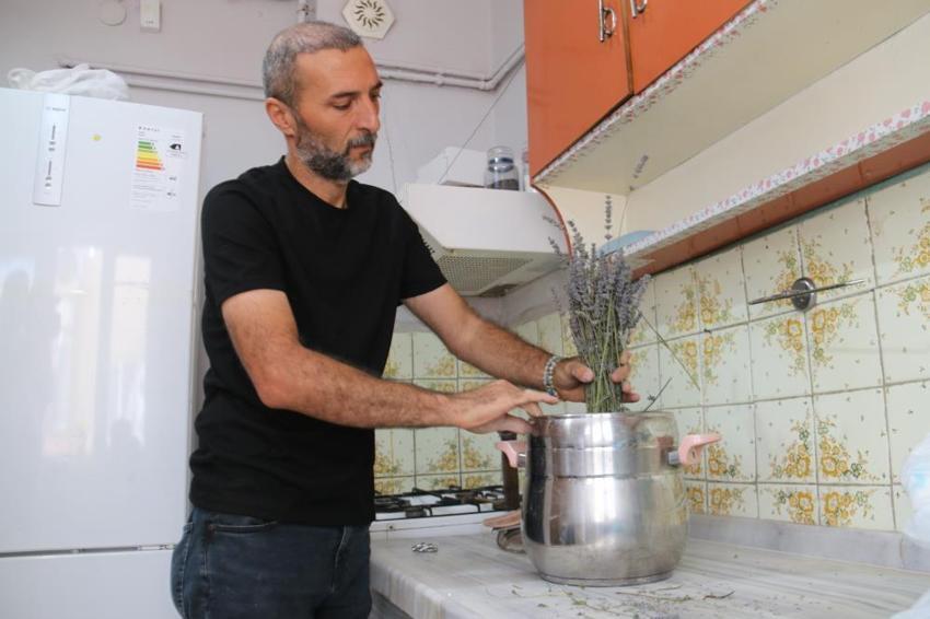 Sivas'ta jeoloji mühendisi bitkilerin kokusunu takip etti! Keşif yaparken girişimciliğe adım attı