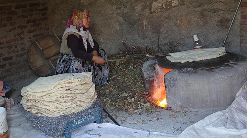 Ceviz hasadı öncesi kışlık mesai başladı! Kadınlar toplanıp imece usulü hazırlıyorlar