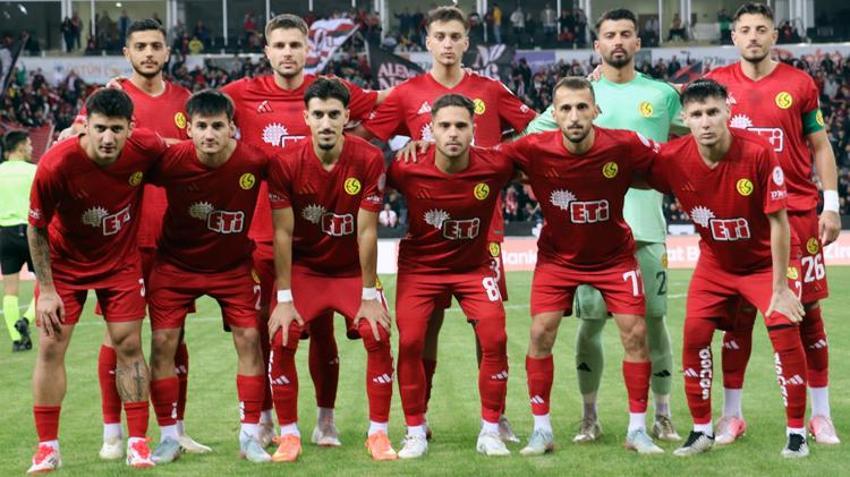 Eskişehirspor 3-0 yenilip veda edince ortalık karıştı: Yazıklar olsun, Serdar Göçerler'i gönderin