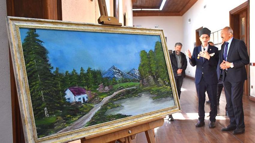 Sivaslı Gazi Bob Ross'a özenerek ressam oldu: İlk sergisini açtı!