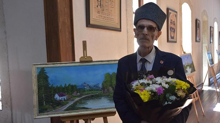 Sivaslı Gazi Bob Ross'a özenerek ressam oldu: İlk sergisini açtı!