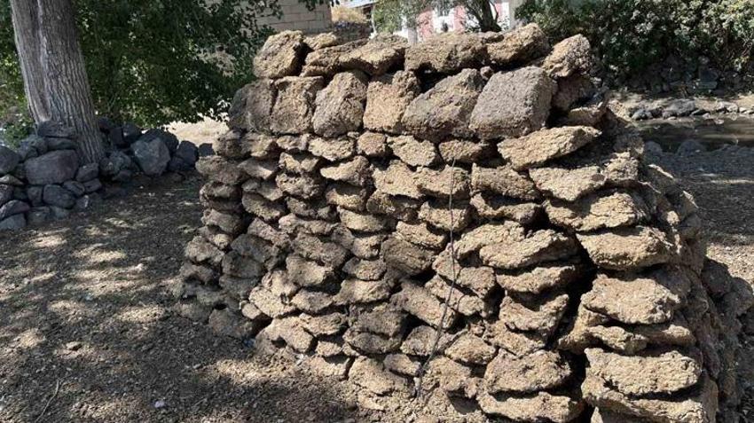 Erzincan'da hazırlık başladı! Günlerce kurutup kışın sobada yakıyor