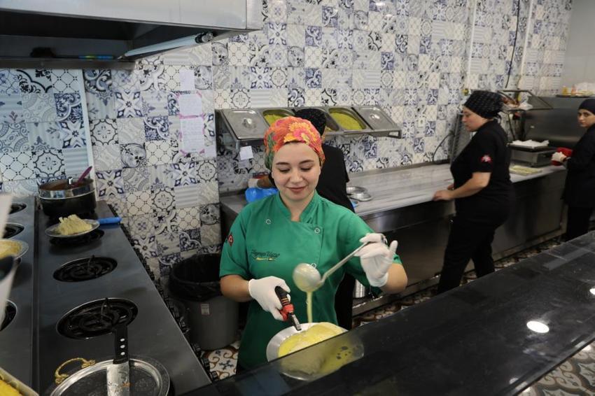 Adanalı kadın girişimci evini satıp iş yeri açtı: Şimdi 20 kişiye istihdam sağlıyor