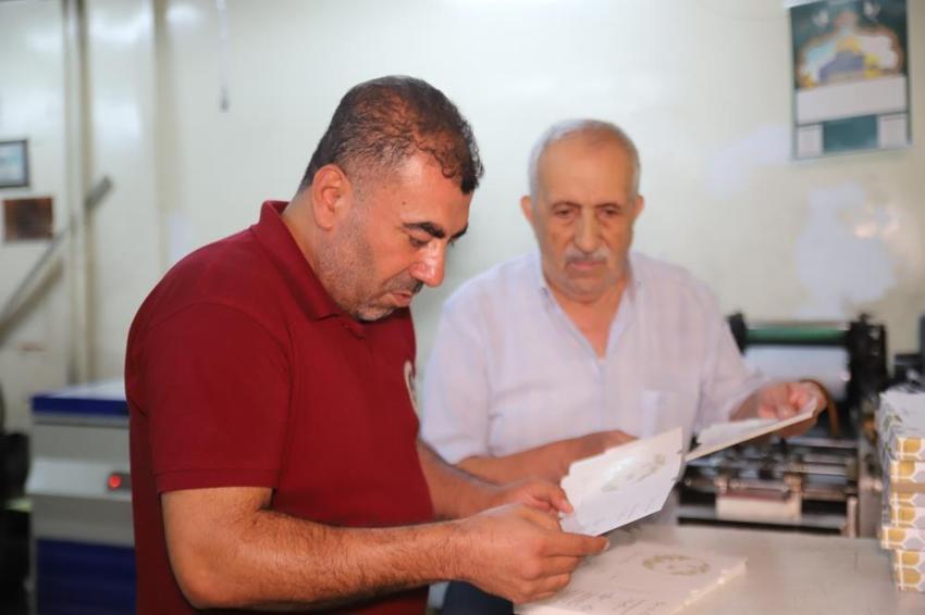 Yıllara meydan okuyan matbaacı: 80 yaşındaki mesleğini asırlık makinelerle yaşatıyor!