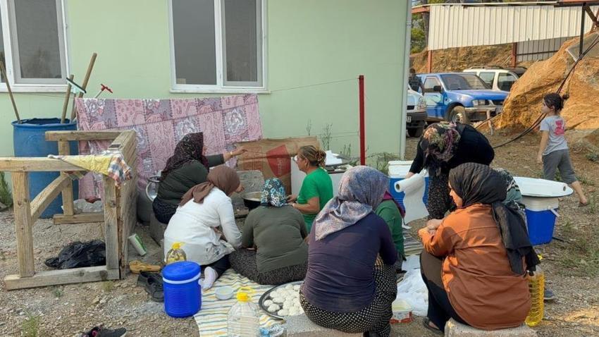 Kadınlardan yangın bölgesinde destek: Onlar mutfakta çalıştı