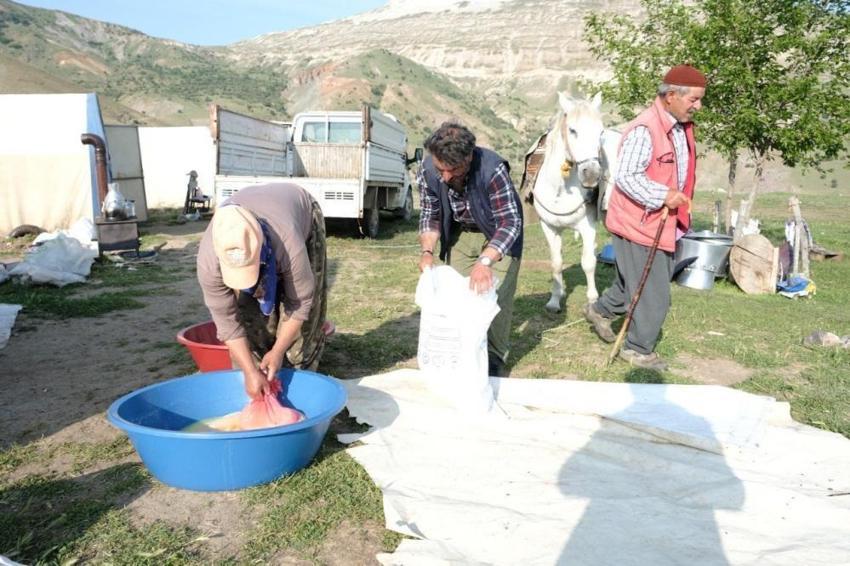 Erzincan'da Şavak Aşireti'nin zorlu yayla mesaisi meyvesini verdi! Tescilli ürünün satışları başladı