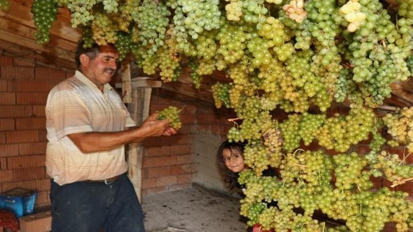 Sadece Konya’da var! Herkes yere sererken onlar tavana asıyor