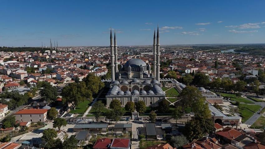 Edirne'de Selimiye Camisi etrafında şölen! Milyonluk araçlar göz doldurdu