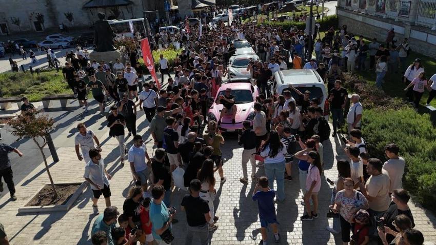 Edirne'de Selimiye Camisi etrafında şölen! Milyonluk araçlar göz doldurdu