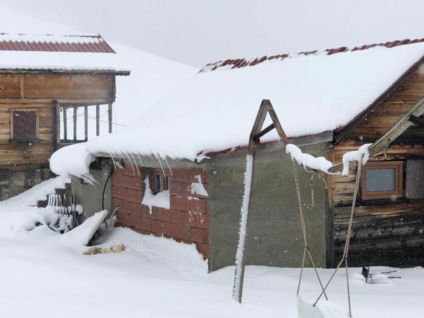 Eylül ayında 50 santime ulaştı! Rize'de kar kış yükleniyor