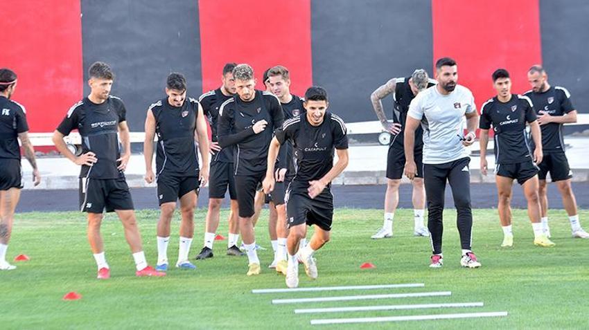 Vanspor'da Hakan Kutlu rakip takımının hocasını yerin dibine soktu: Eli sıkılacak adam değil