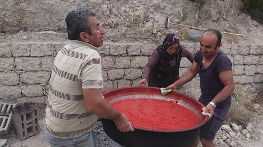 Kayseri'de kazanlar kaynıyor! Konserveler dolup taştı: Kadınların birleşmesi bereket getirdi