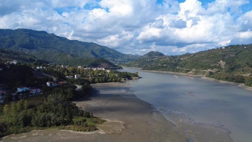 Samsun'un saklı cennetinde sular çekildi: Kara ortaya çıktı