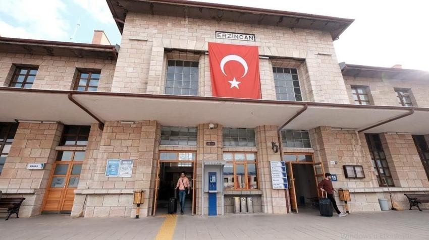 3 deprem gördü sadece 2 santim kaydı! Almanlar projeyi çizdi, Türk işçiler yaptı: Tren garı hala ayakta