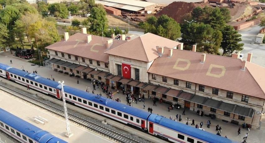 3 deprem gördü sadece 2 santim kaydı! Almanlar projeyi çizdi, Türk işçiler yaptı: Tren garı hala ayakta