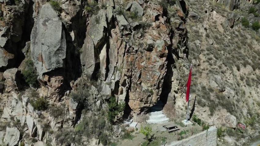 Erzurum'da Soğukluk Mağarası ziyaretçi akınına uğruyor