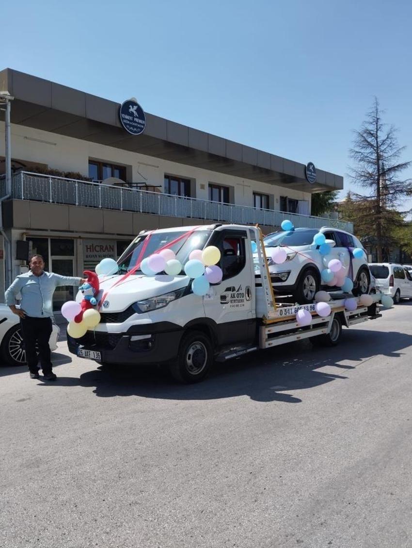 Sünnet aracını çekiciyle taşıdılar: Eskişehir'de farklı olsun diye yaptılar