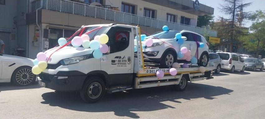 Sünnet aracını çekiciyle taşıdılar: Eskişehir'de farklı olsun diye yaptılar