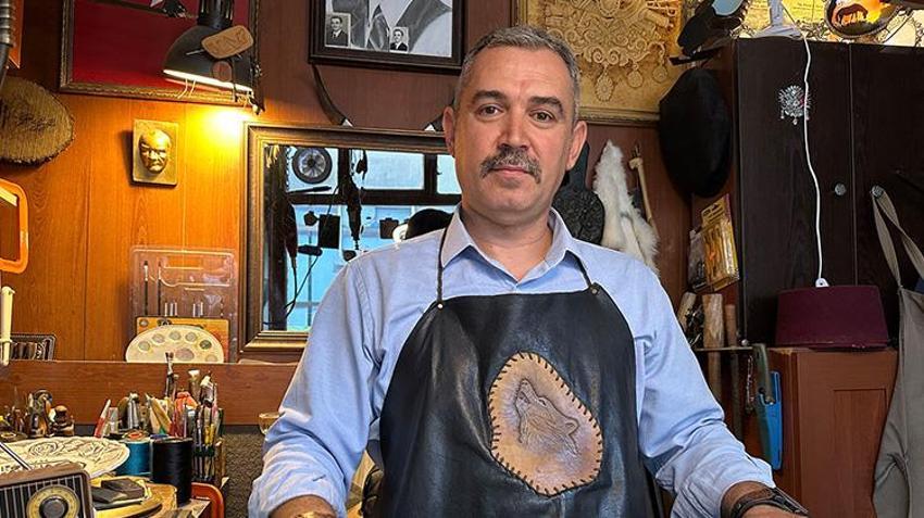 Kütahyalı vatandaş satın aldığı çakı kılıfını beğenmeyince gidip eğitimini aldı! Şimdi usta olarak eğitim veriyor