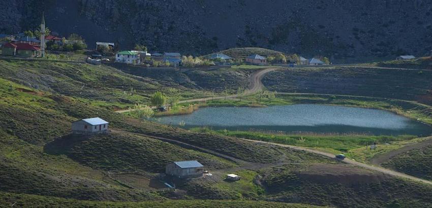 Konya'da bir günde oluştu! 80 metre derinlikte altın var: 2 metrelik balıklar görüldü