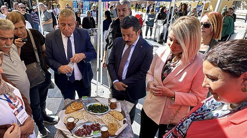 Kırşehir’de yöresel yemekler yarıştı! Ahi sofrası damak çatlattı!