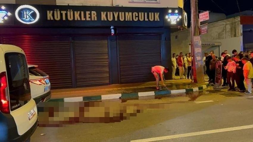 Bursa'da kalabalığın arasına daldı! Husumetlisini kafasından böyle vurdu: O anlar kamerada