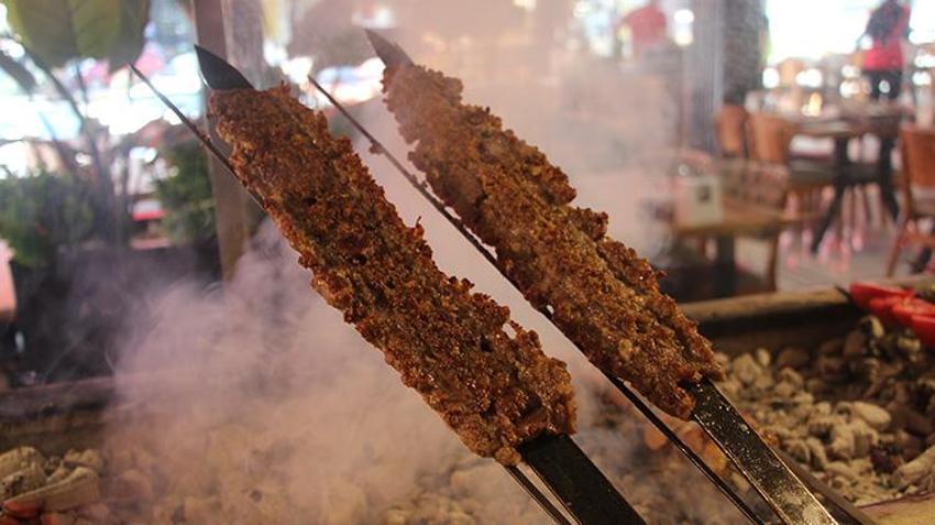 1 milyon ziyaretçi, bin ton et tüketecek: Lezzet festivali öncesi Adana'da büyük heyecan! Oteller doldu taştı