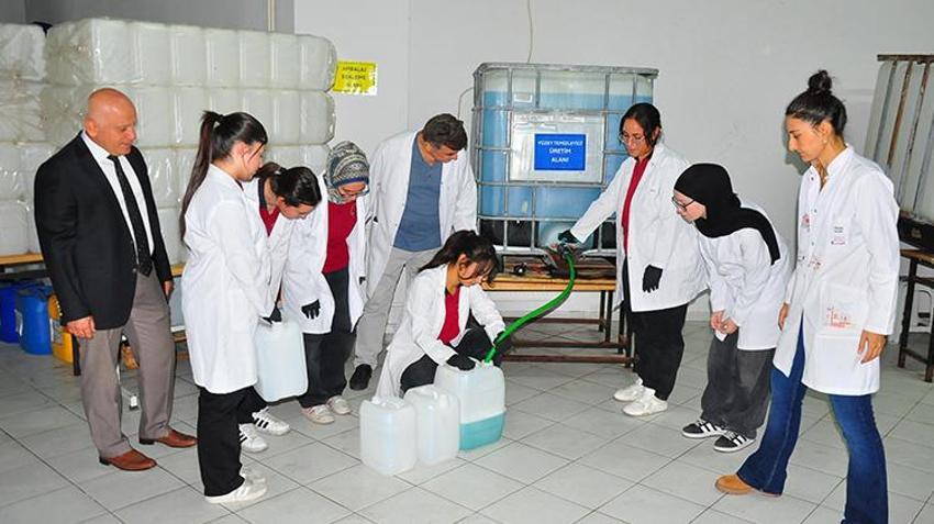 Manisa'da fabrika gibi okul! Yılda 2 milyon TL ciro yapıyor: Mezun olan meslek sahibi oluyor