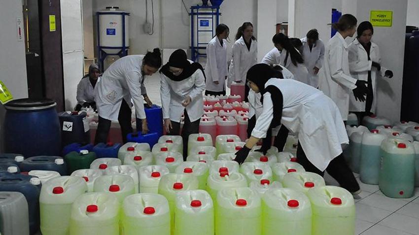 Manisa'da fabrika gibi okul! Yılda 2 milyon TL ciro yapıyor: Mezun olan meslek sahibi oluyor