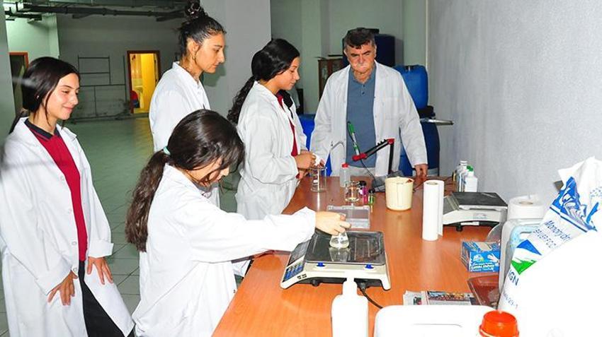 Manisa'da fabrika gibi okul! Yılda 2 milyon TL ciro yapıyor: Mezun olan meslek sahibi oluyor