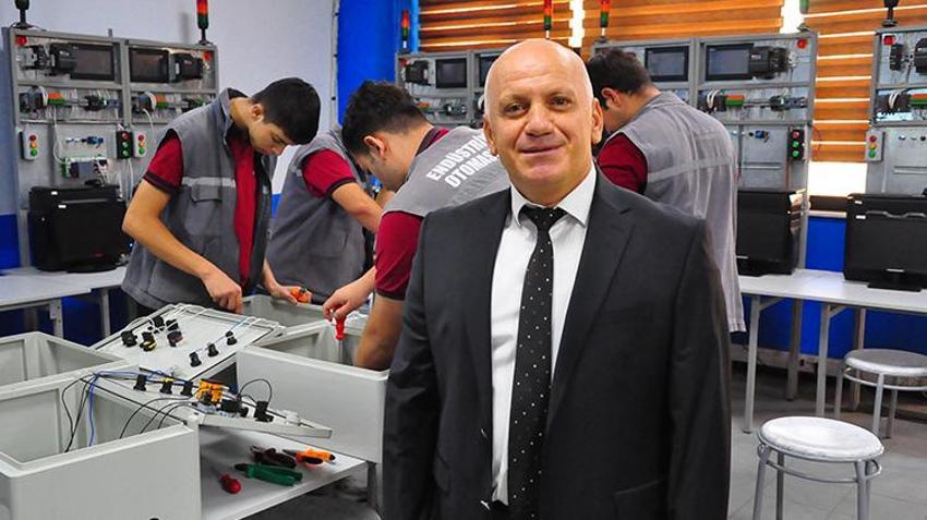 Manisa'da fabrika gibi okul! Yılda 2 milyon TL ciro yapıyor: Mezun olan meslek sahibi oluyor